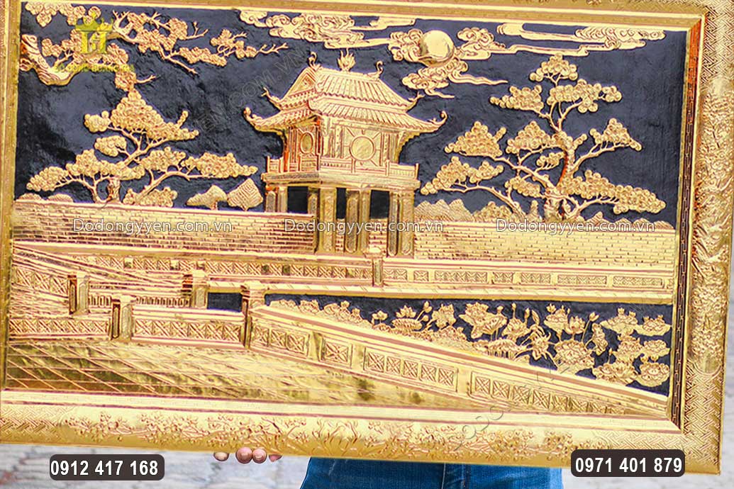 Bề mặt tranh được phun phủ b&oacute;ng 2K trong suốt gi&uacute;p chống oxy h&oacute;a